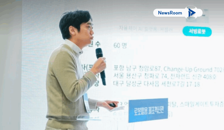 폴라리스쓰리디 곽인범 대표가 로보월드 2025에서 발표하고 있다.